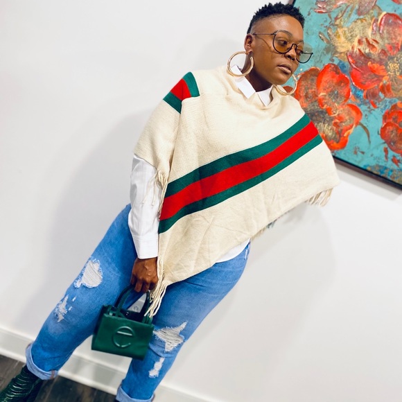 Poncho - Picture 9 of 15